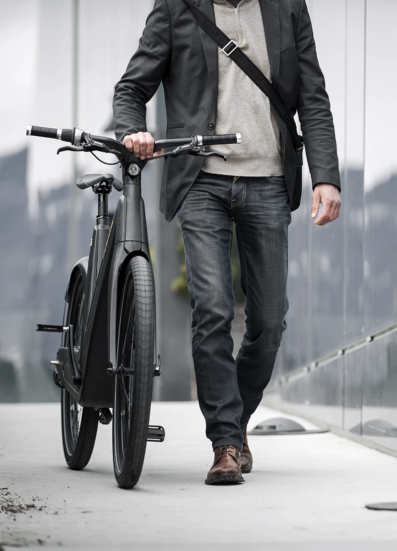 Urbanes Elektrofahrrad aus Carbonfaser für nachhaltige Mobilität im urbanen Raum