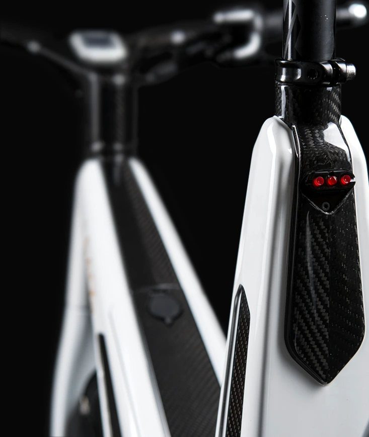 Detail des integrierten Rücklichtsystems im Rahmen des E-Bikes