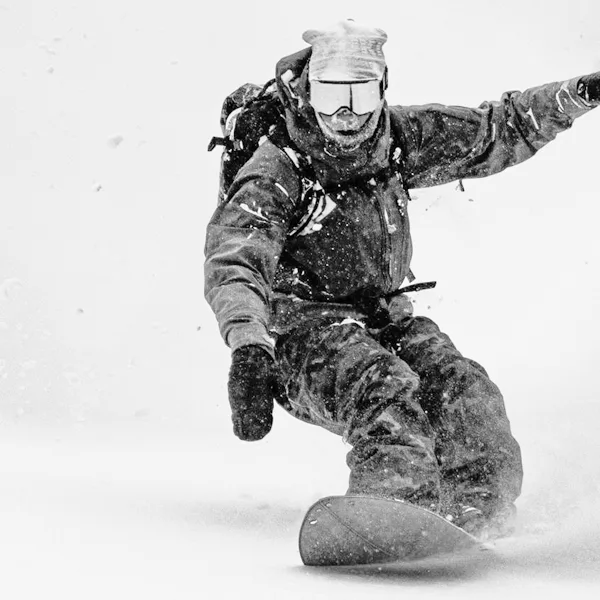 Snowboardfahrer als Referenz für die Untersuchung von Carving-Bewegungen